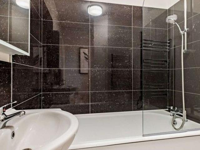 Three Bedroom Flat to rent in London