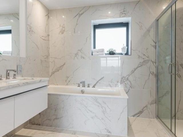 Three Bedroom Flat to rent in London