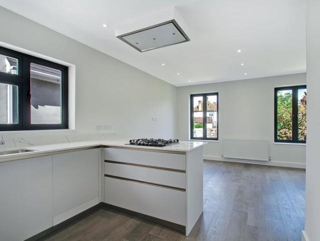 Three bedroom flat, two bathrooms, parking