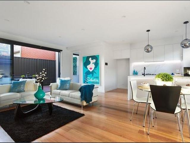Three bedroom flats, units & townhouses