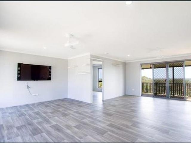 Three bedroom Highset in River Heads