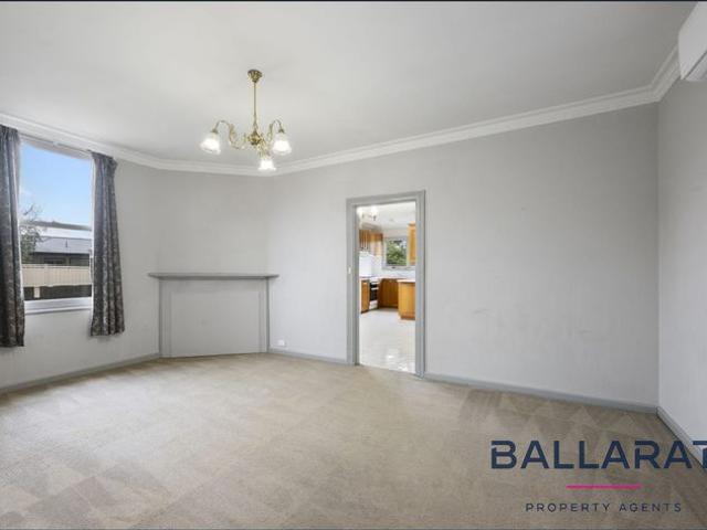 Three Bedroom Home Close Living to CBD