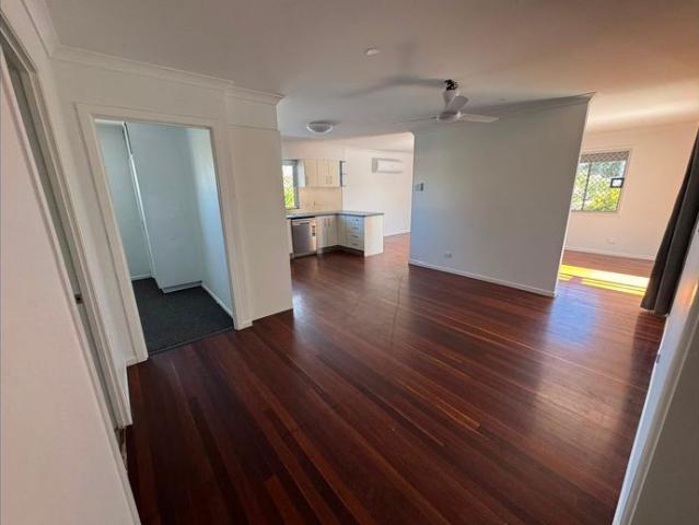 THREE BEDROOM HOME CLOSE TO CBD AND BEACH