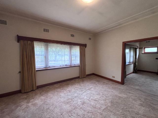 Three Bedroom Home Close To Albury Cbd