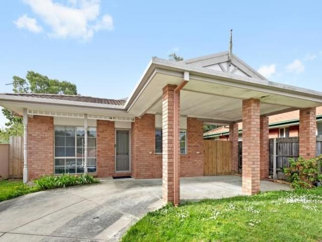 THREE BEDROOM HOME CLOSE TO FEDERATION UNIVERSITY MT HELEN CAMPUS