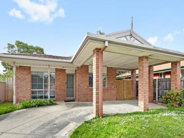 THREE BEDROOM HOME CLOSE TO FEDERATION UNIVERSITY MT HELEN CAMPUS