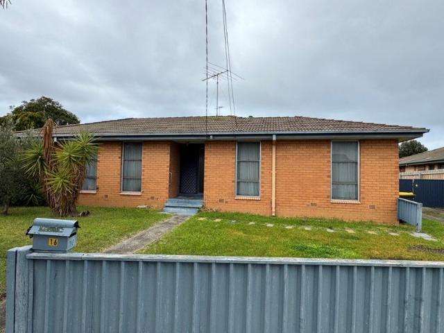 Three Bedroom Home Close to Shops, Schools & Transport
