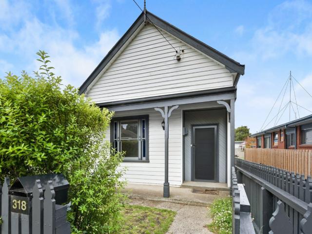 Three Bedroom Home Close to Town Centre