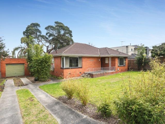 THREE BEDROOM HOME | EXPANSIVE BLOCK | CONVENIENT LOCATION