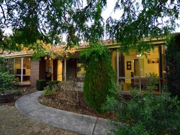 Three bedroom home in a central location!