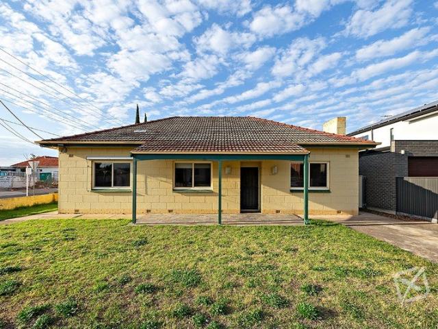 Three Bedroom Home in a Convenient North Plympton Location