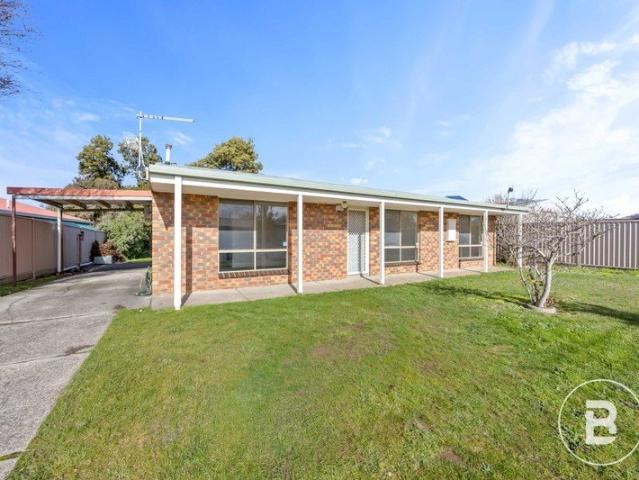 THREE BEDROOM HOME IN A QUIET COURT IN SEBASTOPOL
