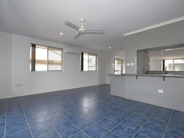 THREE BEDROOM HOME IN AVENELL HEIGHTS!