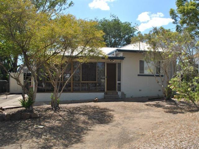 THREE BEDROOM HOME IN EASTERN HEIGHTS!