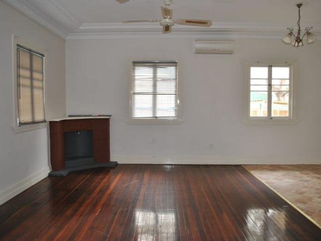 THREE BEDROOM HOME IN EASTERN HEIGHTS!
