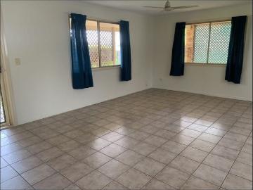 THREE BEDROOM HOME IN ELLIOTT HEADS!