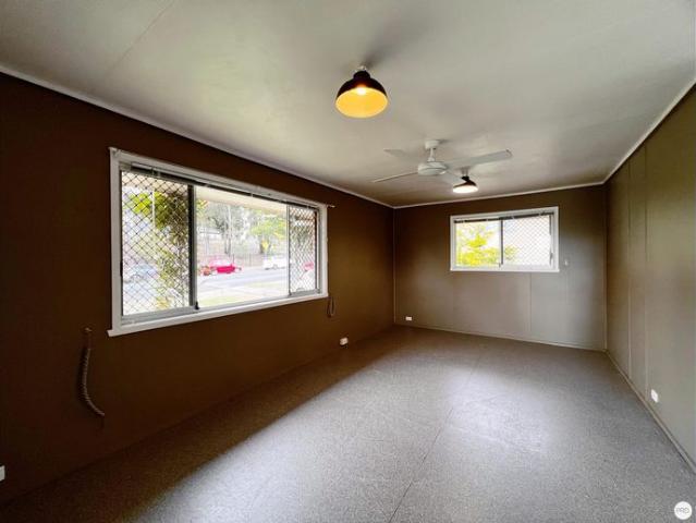 Three Bedroom Home in Southport Huge Yard, Great Location