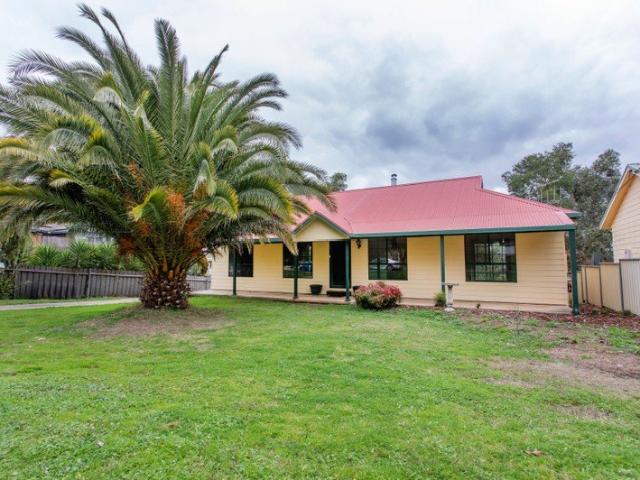 Three Bedroom Home in Quiet Cul De Sac