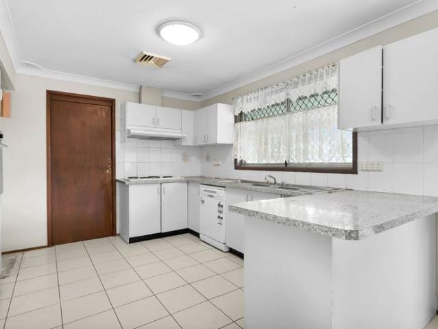 Three bedroom home in quiet cul de sac with a pool