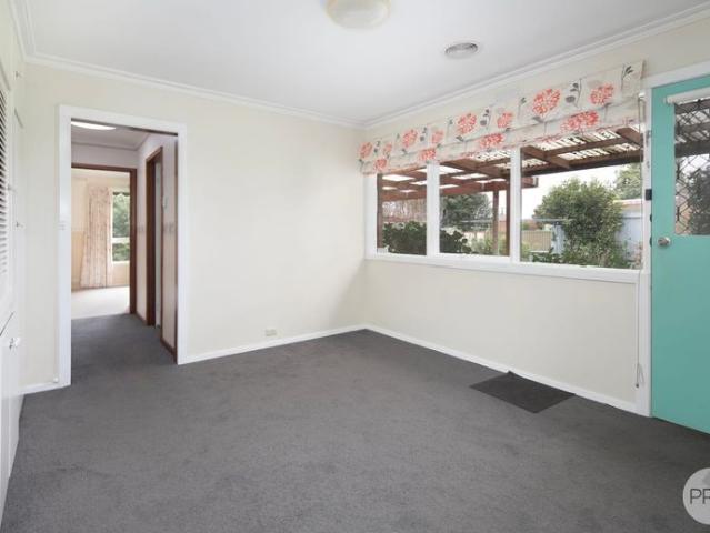 THREE BEDROOM HOME IN WENDOUREE WITH LARGE BACKYARD