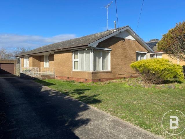THREE BEDROOM HOME IN WENDOUREE