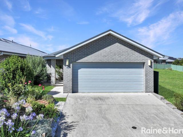 THREE BEDROOM HOME IN WINDRADYNE AVAILABLE 11/11/26