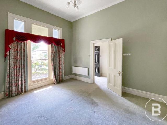 THREE BEDROOM HOME IN THE HEART OF CBD SHORT WALK TO MEDICAL FACILITIES