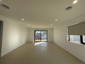 THREE BEDROOM HOME LOW MAINTENANCE!