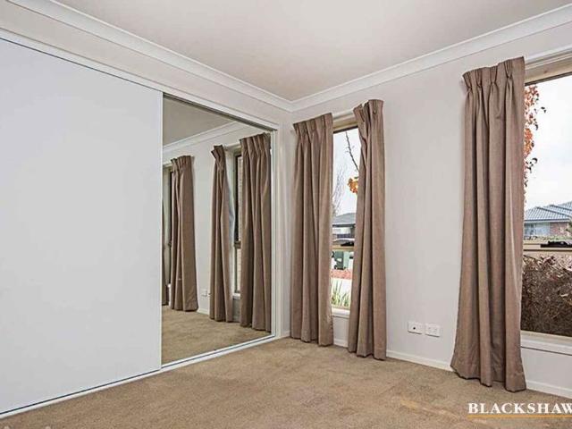 Three Bedroom Home Minutes Away From The Dunlop Shops