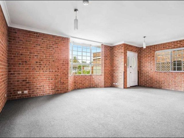 THREE BEDROOM HOME, WALK TO BEACH