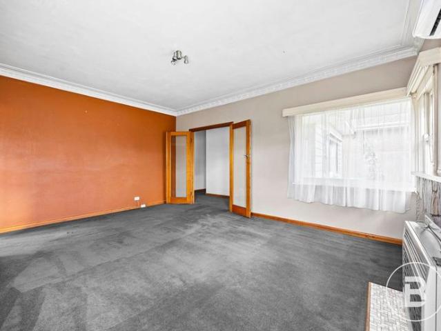 THREE BEDROOM HOME WALKING DISTANCE TO ALL AMENITIES