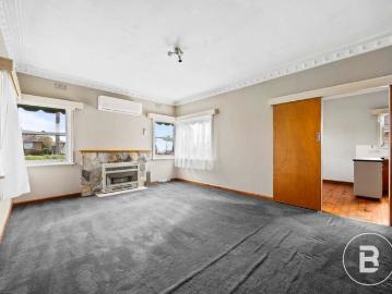 THREE BEDROOM HOME WALKING DISTANCE TO ALL AMENITIES