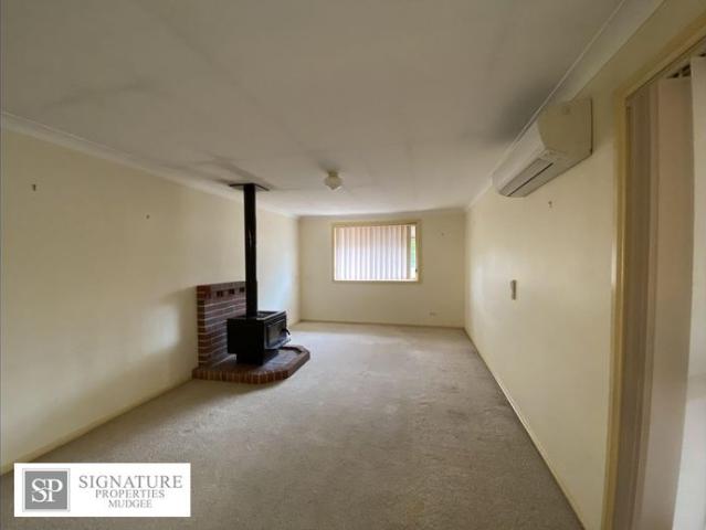 Three Bedroom Home, Walking Distance to CBD