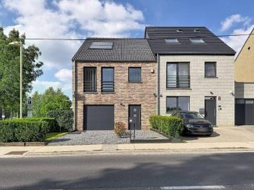 Three bedroom home with a garden and garage