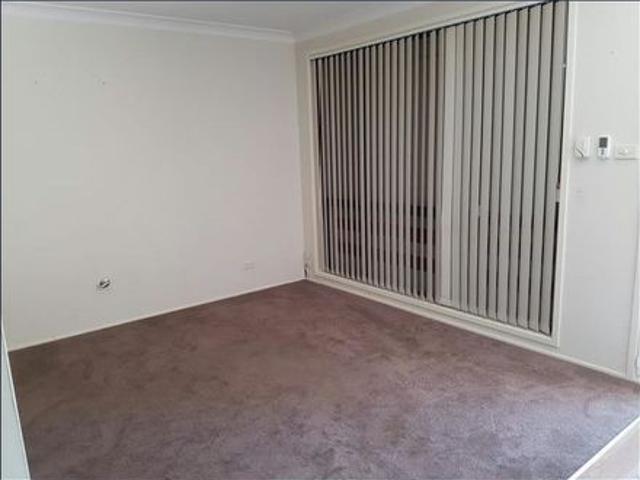 Three Bedroom Home with Covered Deck in Mount Annan