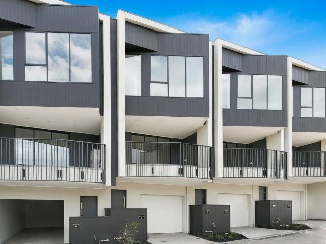 Three Bedroom Home with Double Tandem Garage in Keilor East
