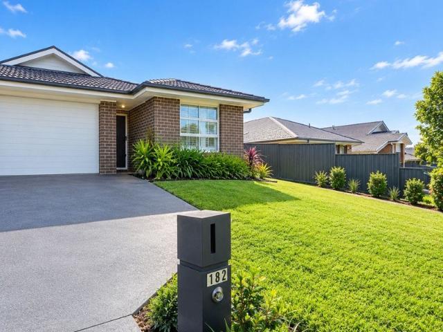 Three Bedroom Home with Ducted AC in Aberglasslyn