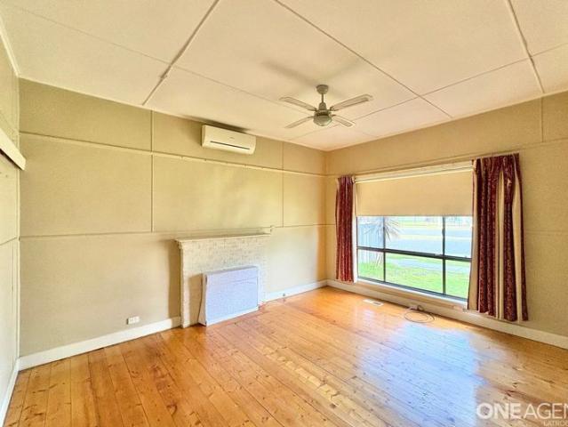 Three Bedroom Home with Fantastic Shedding