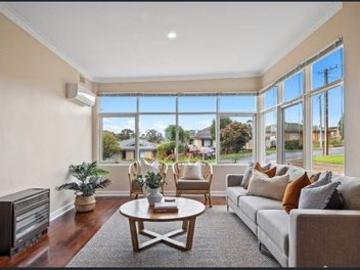 Three bedroom home with solar panels!