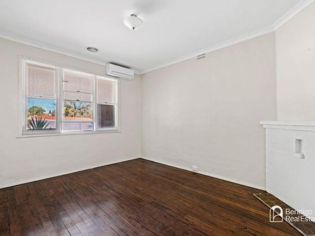 THREE BEDROOM HOME WITH SPACIOUS LIVING IN KENNINGTON