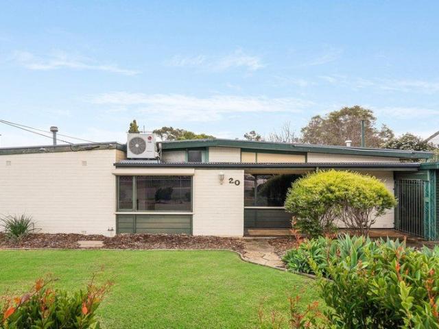 Three Bedroom Home with Swimming Pool & Generous Outdoor Entertaining
