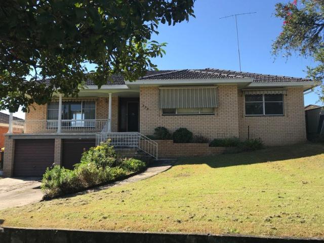 Three Bedroom Home with Stunning Bucketts Views