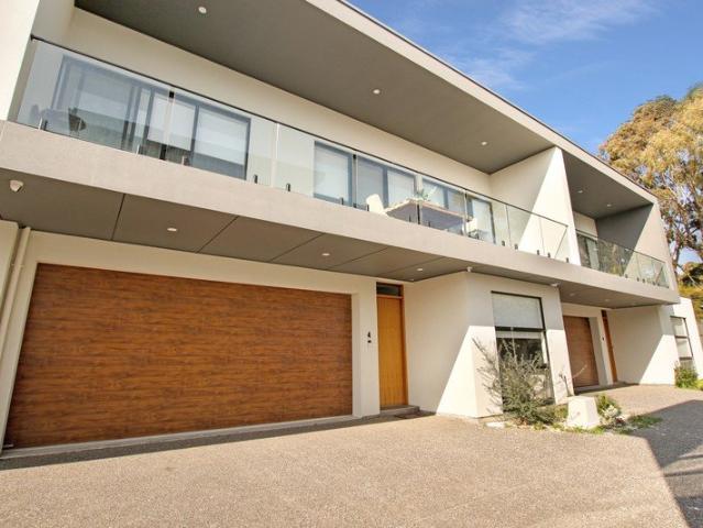 Three Bedroom Home with Style, Space & Spectacular Views!