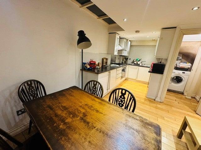 Three Bedroom House Close To Columbia Flower Marke
