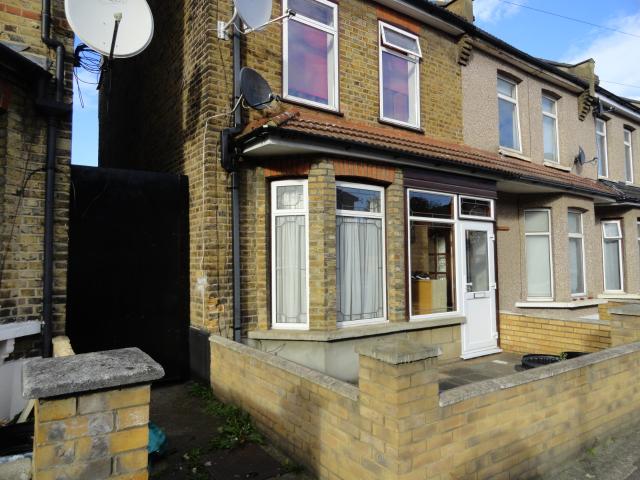 Three bedroom house close to ilford station £2400 pcm