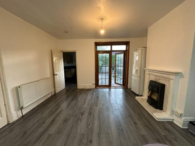 Three bedroom house ideal for families only barking