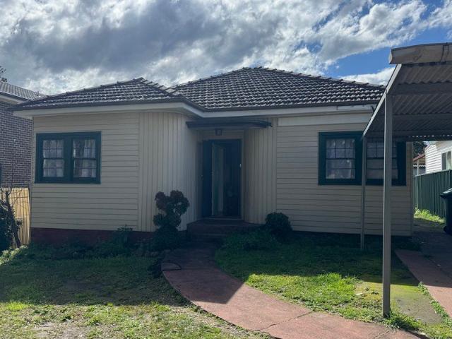 Three bedroom house in a perfect location for lease now!