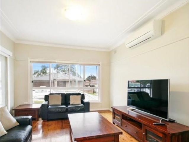 Three bedroom House in a Quiet Street