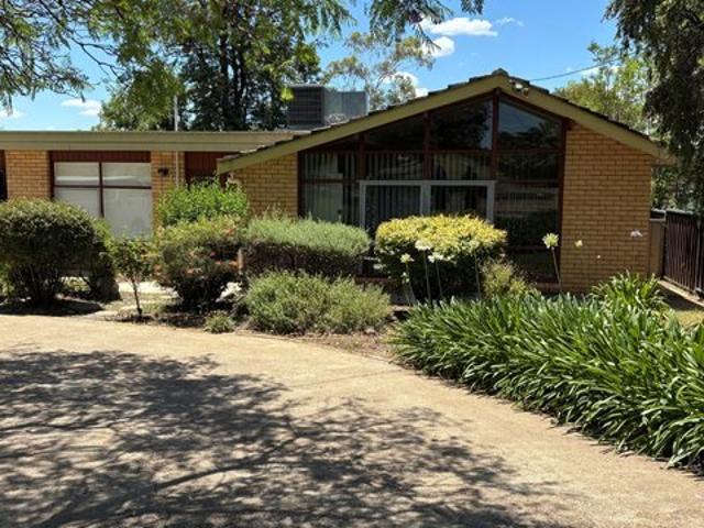 Three Bedroom House South Tamworth