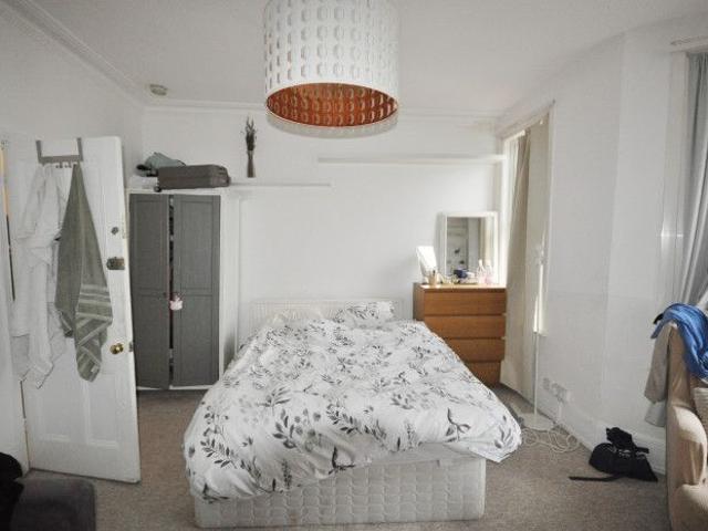 Three Bedroom House to rent in Ashburnham Rd